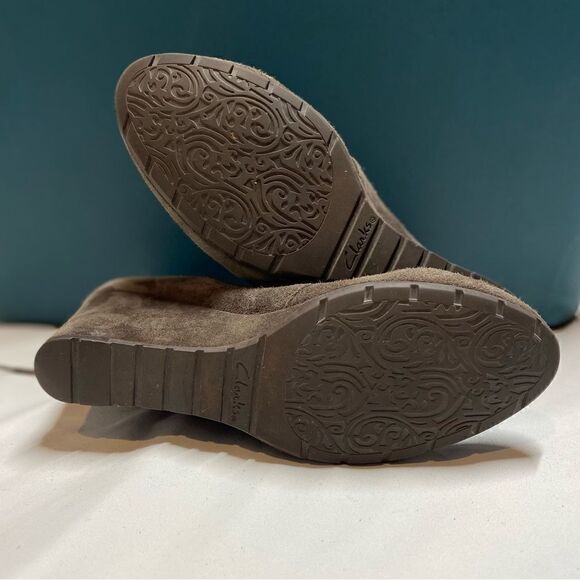 Clarks Chocolate Brown Wedge Booties - Size 7.5 - Picture 7 of 7